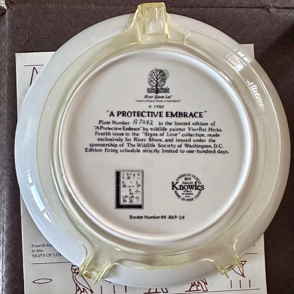 "Protective Embrace" 1982 By Wildlife Yin-Rei Hicks Racoon Collectible Plate - Picture 3 of 4